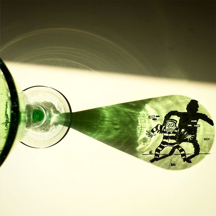 Lucu Banget, Bayangan Tiba-Tiba Berubah Jadi Gambaran